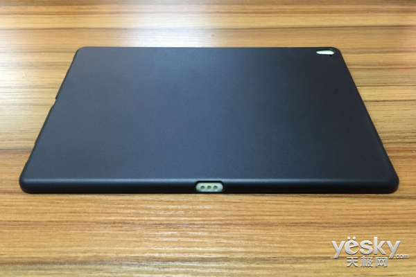 9.7英寸iPadPro保护壳曝光 配4个扬声器接口