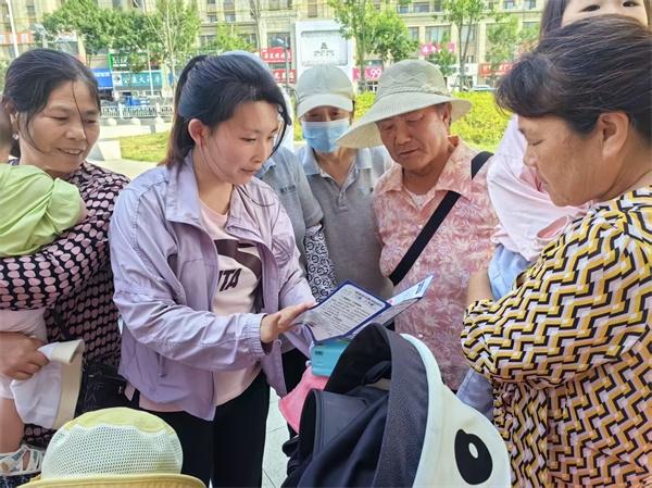 老年人防骗_防范非法集资_期货投资理念的宣传彩页