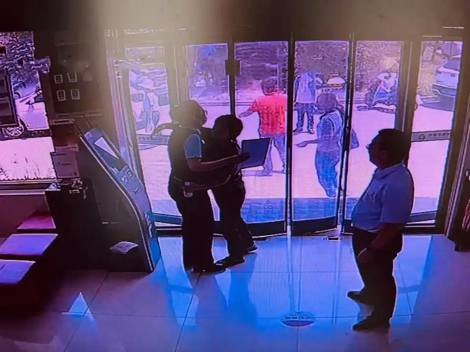 农商银行暖心故事_农商银行上班时间表_农商银行服务群众