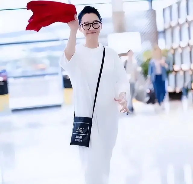 刘二飞 许晴_许晴 56岁 单身 生涯_许晴 家世背景 感情传闻