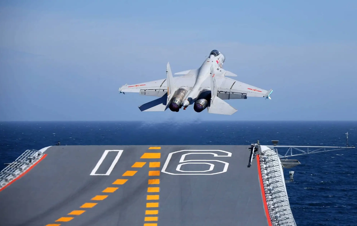 歼10歼15战斗机股票是那支_歼-15 舰载机 性能改进 _ 歼-15 无前翼版 