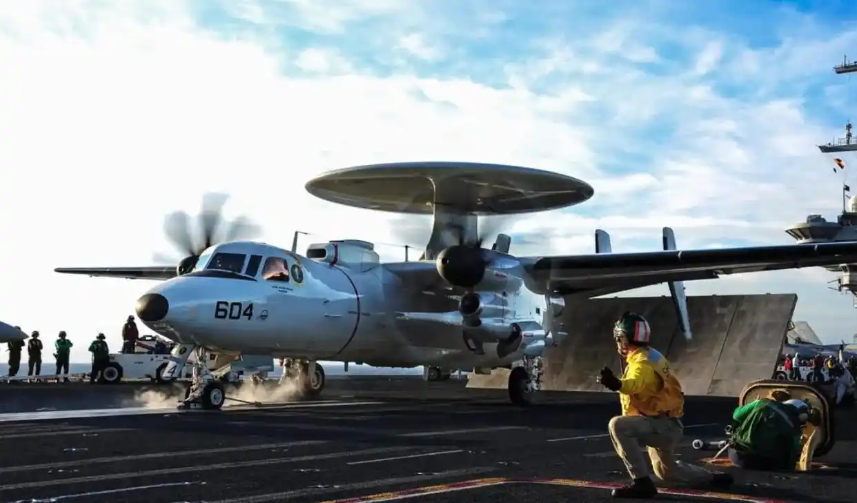 歼10歼15战斗机股票是那支_歼-15 舰载机 性能改进 _ 歼-15 无前翼版 