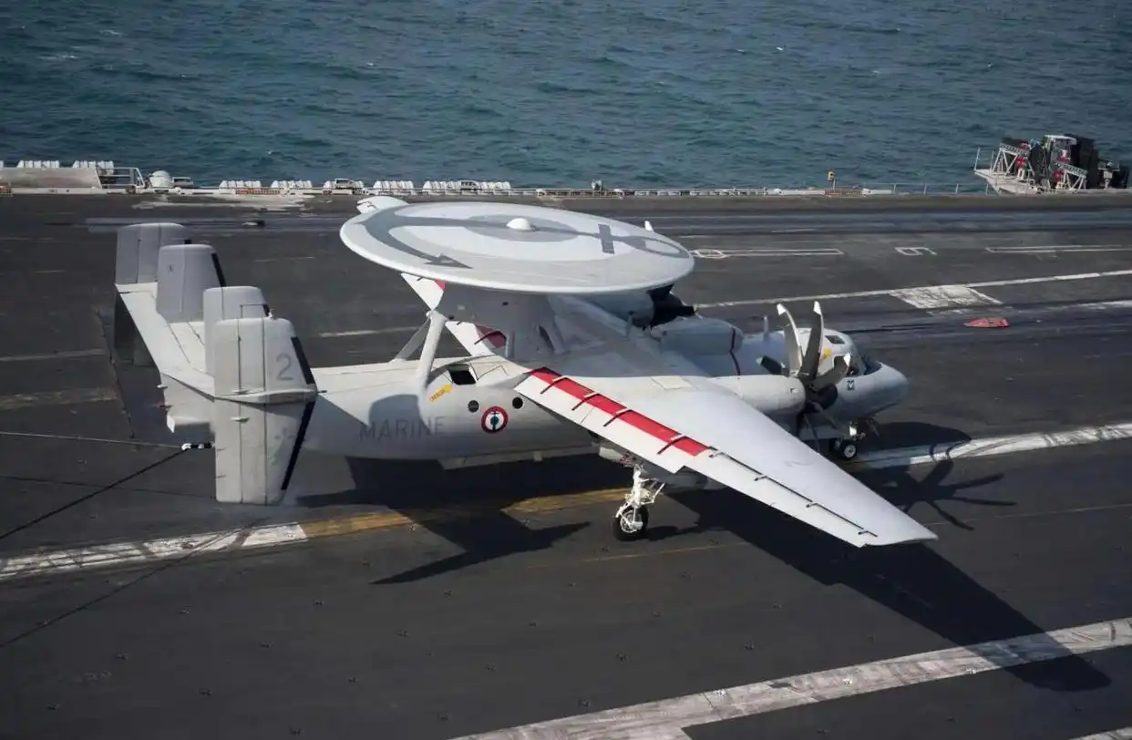 歼10歼15战斗机股票是那支_歼-15 舰载机 性能改进 _ 歼-15 无前翼版 