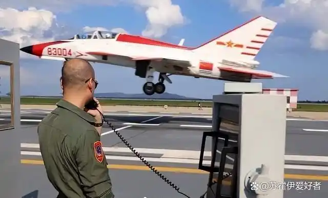 中国舰载战斗机发展史_歼15家族发展历程_歼10歼15战斗机股票是那支