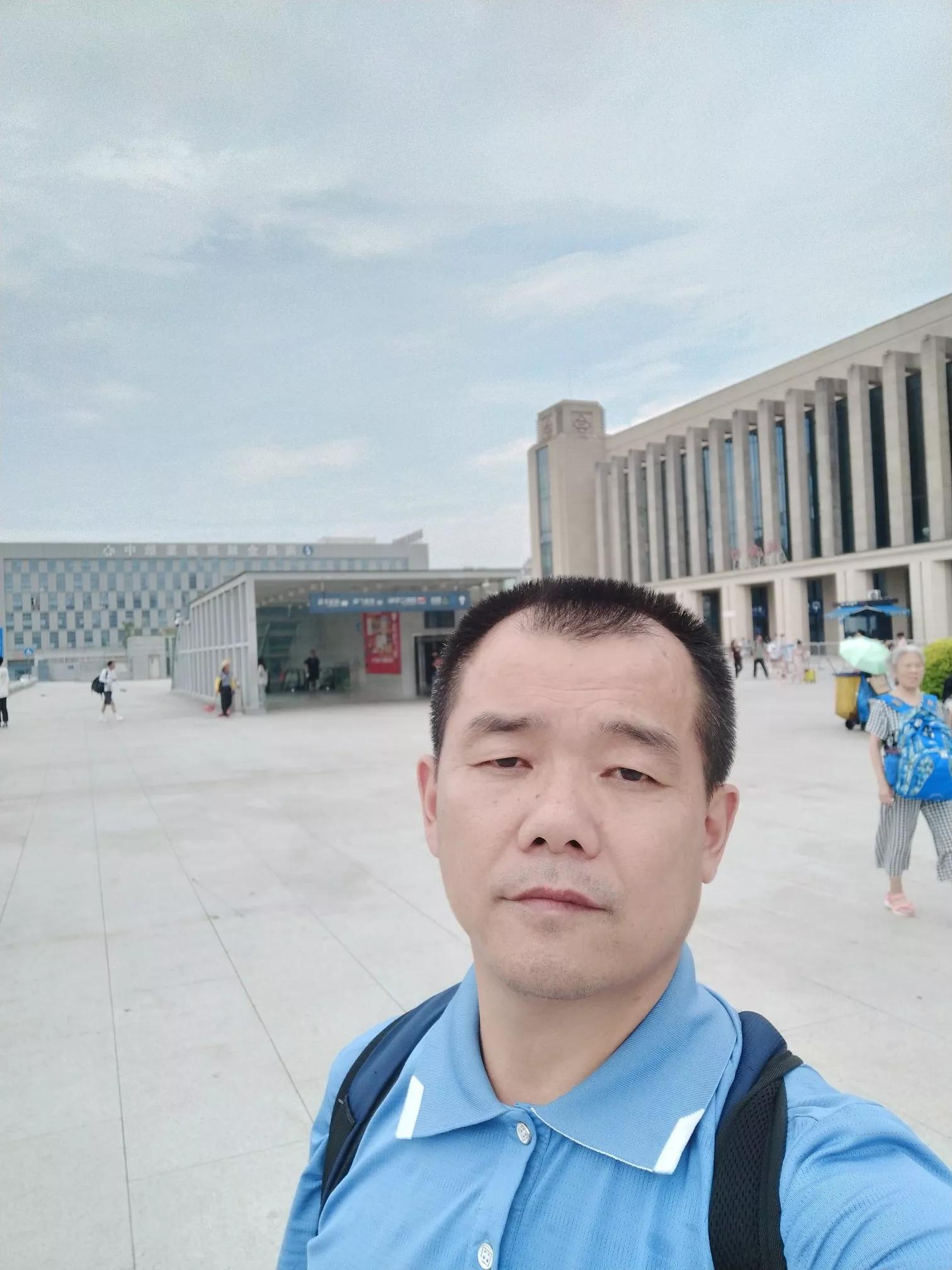 头条A股亏损散户牛人_A股亏损股民投资风格_网上怎么买股票