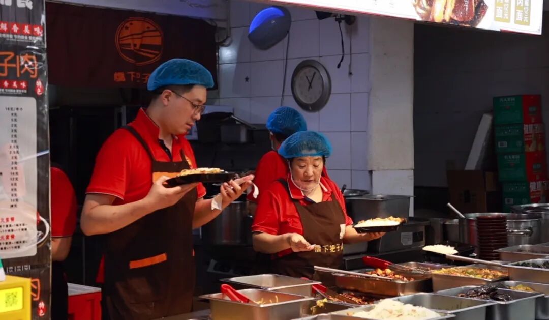 今年夏天，中小商家们在淘宝闪购订单、收入双增长