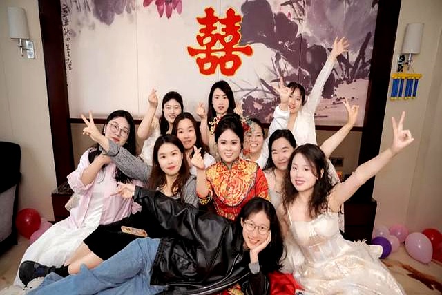 网友说不要脸她说不想再装熟了_30岁上海姑娘一晚上收回2万份子钱_宁波结婚随份子行情